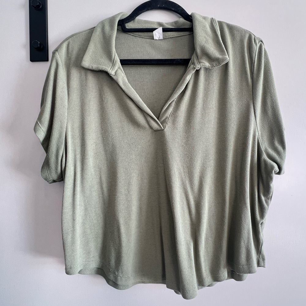 Old Navy Sage Green Women's Cropped Collared Shirt